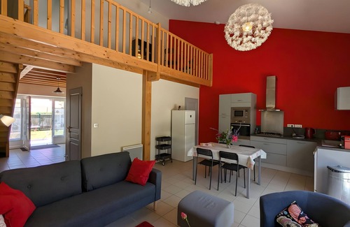 Verrieres House | Holiday Home 'La Bonne Chauffe-Col De Cygne' with Shared Pool, Private Terrace and Wi-Fi