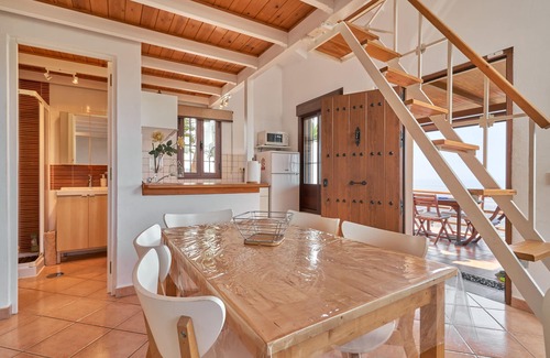 Rio Velez House | Holiday Home 'La Casita De Mama' with Sea Views, Wi-Fi and Air Conditioning