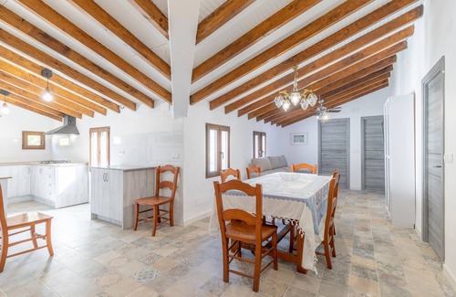 Xirles House | Holiday Home 'La Cambra De La Clau' with Mountain View, Private Terrace and Wi-Fi