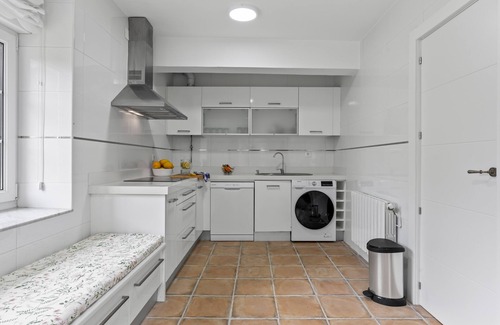 Novales House | Holiday Home 'La Casuca Del Músico' with Mountain Views, Private Pool and Wi-Fi