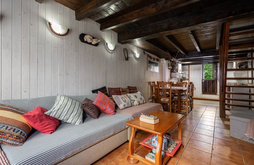 Bobia de Arriba House | Holiday Home 'La Terraza De Onís' with Mountain View, Private Terrace and Wi-Fi