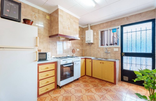 Camporrobles House | Holiday Home "La Luna" with Private Terrace & Wi-Fi