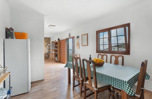 Artenara House | Holiday Home 'La Umbría' with Mountain Views, Private Terrace and Wi-Fi