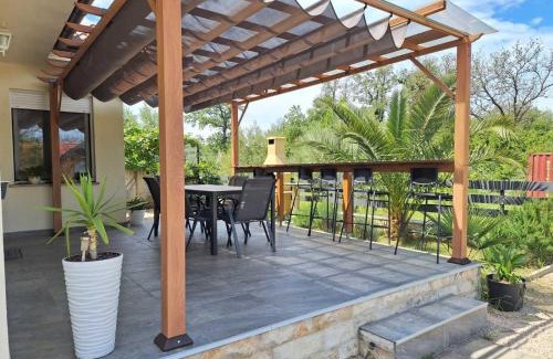 Rasopasno Villa | Holiday home Laura