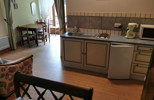 Val-d'Oust House | Holiday Home 'Le Crévy - La Calèche - 3 Pers' with Private Terrace, Private Garden, and Wi-Fi