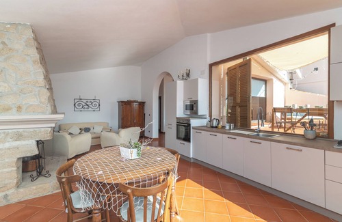 La Maddalena House | Holiday Home 'Le Giare 2' with Sea View, Private Terrace and Air Conditioning