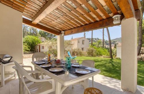 La Madrague House | Holiday Home le grand Pin by Interhome