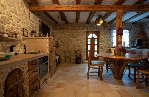 Drnis House | Holiday Home Leptir