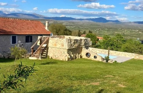 Drnis House | Holiday Home Leptir