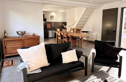 Libourne House | Holiday Home 'Libourne 2 Chambres' with Private Terrace, Private Garden and Wi-Fi