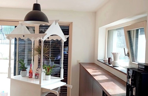 Mauerbach House | Holiday Home 'Luxury Villa Vienna' with Private Pool, Private Garden and Wi-Fi