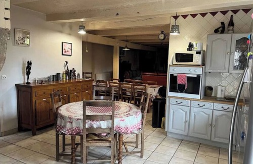 Chastreix House | Holiday Home 'Maison De Famille De 1823' with Private Terrace and Wi-Fi