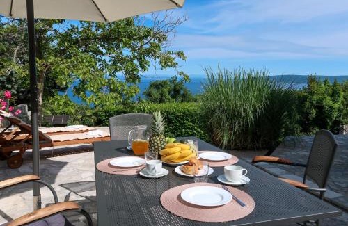 Obrs House | Holiday Home Makvic by Interhome