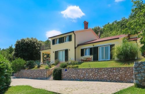 Obrs House | Holiday Home Makvic by Interhome