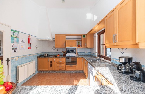 Malhao House | Holiday Home 'Margarida' with Private Pool, Wi-Fi and Air Conditioning