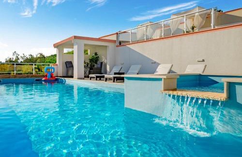 Dinjiska House | Holiday Home Melandura by Interhome