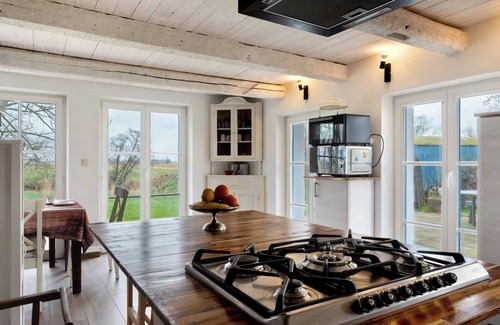 Oberndorf House | Holiday Home 'Mercimersea' with Private Terrace, Private Garden and Wi-Fi