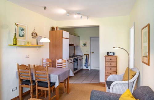 Meschendorf Apartment | Holiday home 'Möve ABA Apartment 11' with shared garden and WLAN