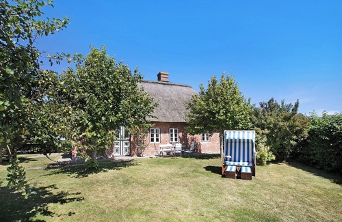 Pellworm House | Holiday Home Pellwormhäuschen close to the North Sea with Wi-Fi