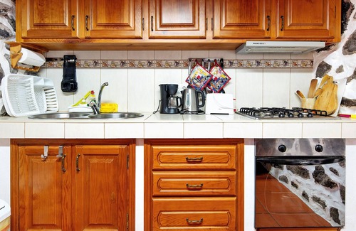 Calheta de Nesquim House | Holiday Home 'Adega Velha' with Sea View, Private Garden and Wi-Fi