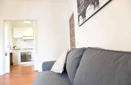 Flaminio House | Holiday Home 'Romantic Apartment Metro Flaminio' with Wi-Fi and Air Conditioning