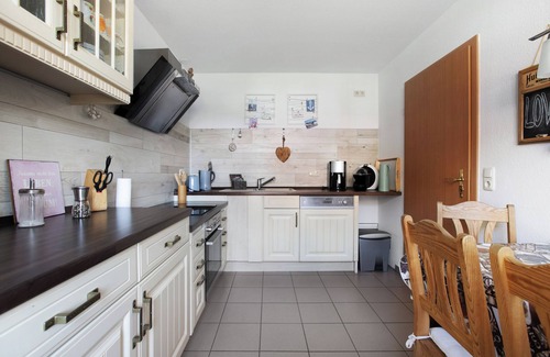 Klanxbuell House | Holiday Home 'Schwalbennest' with Private Terrace, Private Garden and Wi-Fi