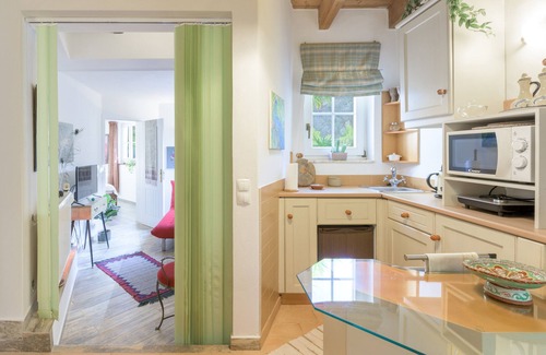 Baiona House | Holiday Home 'Selão Da Eira Velha' with Lake View, Shared Pool and Wi-Fi