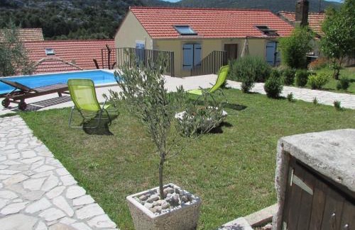 Donja Banda House | Holiday Home Stari Zoganj - Two Bedroom Holiday Home with Terrace and Swimming Pool