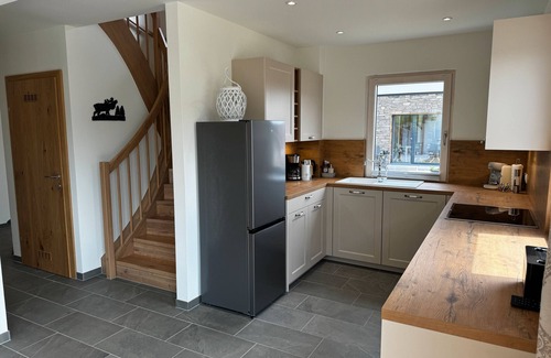 Bodensdorf House | Holiday Home 'Steinrose' with Lake View, Private Terrace and Wi-Fi