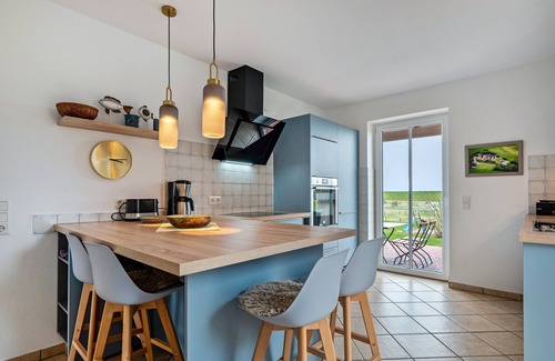 Nordstrand House | Holiday home 'Süderhafen' with Sea View, Private Terrace and Wi-Fi