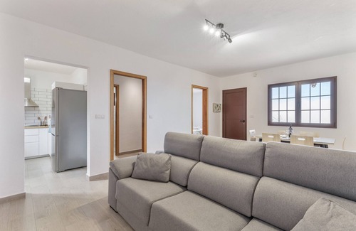 Arecida House | Holiday Home 'Tajinaste' with Sea Views, Wi-Fi and Air Conditioning