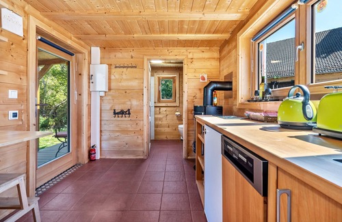 Lommatzsch House | Holiday Home 'Tinyhaus Im Eselgarten' with Private Terrace, Private Garden and Wi-Fi