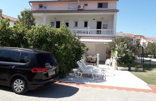 Palit House | Holiday Home to 17 Persons