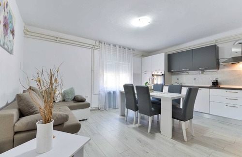 Suhovare Ski Chalet | Holiday Home Vesna with pool and children area