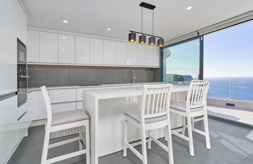 Salobrena House | Holiday Home 'Villa Infinite' with Sea View, Wi-Fi and Air Conditioning