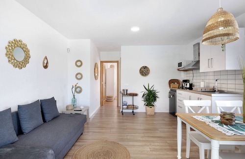 Los Llanos de Aridane Villa | Holiday Home 'Villa Tino- Casa M' with Mountain View, Shared Pool and Wi-Fi