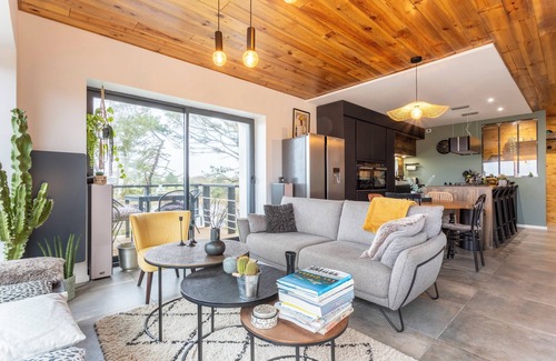 Trevignon House | Holiday Home 'Villa Trevi ,200m Plage, Vue Mer' with Sea View