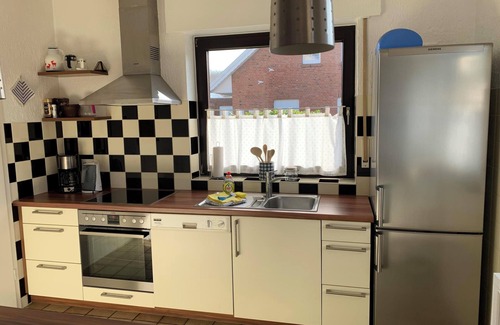 Haseluenne House | Holiday Home "Wacholderhain" Near the Lake with Garden