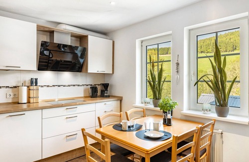 Eslohe House | Holiday Home 'Weitblick' with Mountain View, Shared Terrace and Wi-Fi