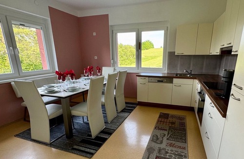 Wildon House | Holiday Home 'Wohlfühlen Im Zuhause Auf Zeit' with Private Pool, Private Terrace and Wi-Fi