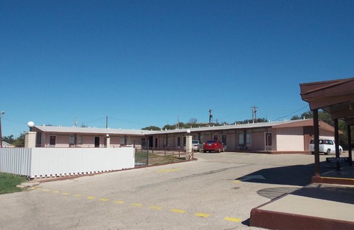 Sonora Hotel | Holiday Host Motel