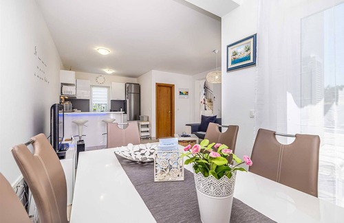 Kras House | Holiday house CIRIK with heated swimming pool