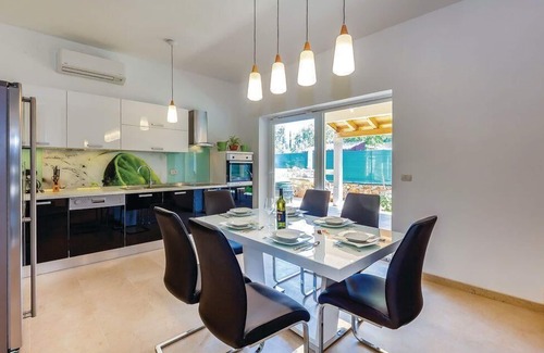 Rasopasno House | Holiday house Dobrinj for 1 - 9 persons with 3 bedrooms - Holiday house