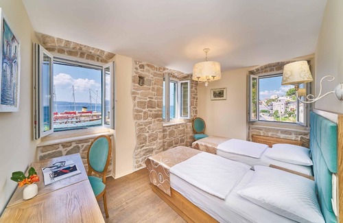 Jesenice Other | Holiday house Dugi Rat for 1 - 12 persons with 6 bedrooms - Holiday house