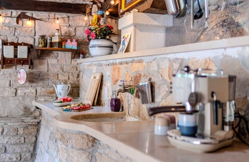 Cove Osibova (Milna) Villa | Holiday House Robinson- beachfront jewel with a jacuzzi