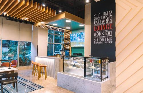 Gandhi Nagar Hotel | Holiday Inn Bengaluru Racecourse by IHG