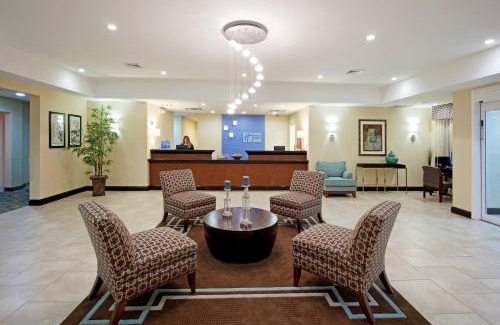 Meriden Hotel | Holiday Inn Express and Suites Meriden by IHG