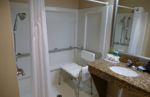 Greensburg Hotel | Holiday Inn Express Greensburg by IHG