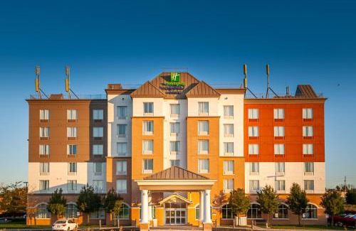 Bowmanville Hotel | Holiday Inn Express Hotel & Suites Clarington - Bowmanville by IHG