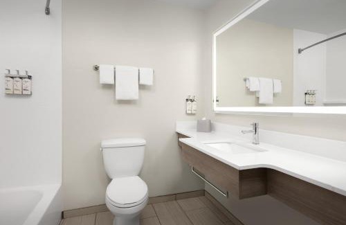 Greensboro Hotel | Holiday Inn Express Hotel & Suites Greensboro - Airport Area by IHG